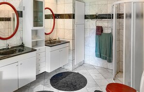 Shower - 4 bedroom gorgeous home in Tranekær (Tranekær)
