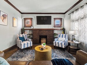 Televisión y oficina 