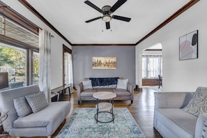 Televisio, kirjoja, stereot