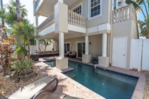 A heated pool - Semi Private Pool -Beach Gear Provided - 3Bedrooms - Mermaid Manor - Elevator (Bradenton Beach)