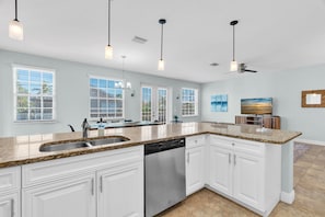 Fridge, microwave, oven, stovetop - Semi Private Pool -Beach Gear Provided - 3Bedrooms - Mermaid Manor - Elevator (Bradenton Beach)
