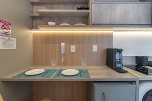 Fridge, microwave, coffee/tea maker, toaster - Melo Alves_33 4p / 1q (São Paulo)
