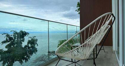 Luxury condo with Rooftop pool & Ocean views