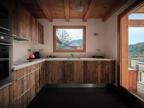 雪櫃、微波爐、焗爐、爐具