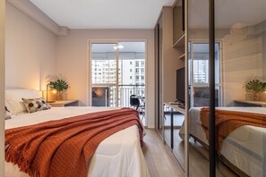 Iron/ironing board, free WiFi, bed sheets - YCP704 (São Paulo)