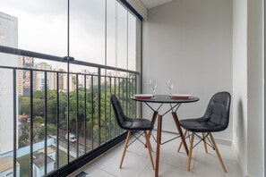 Dining - YCP704 (São Paulo)