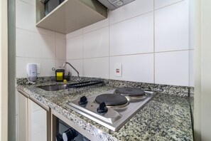 Fridge, microwave, oven, coffee/tea maker - AV1010 Studio Avanhandava 3p 0q. (São Paulo)
