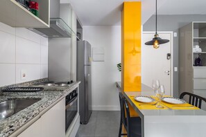 Fridge, microwave, oven, coffee/tea maker - AV1010 Studio Avanhandava 3p 0q. (São Paulo)