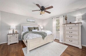 5 bedrooms, iron/ironing board, free WiFi, bed sheets