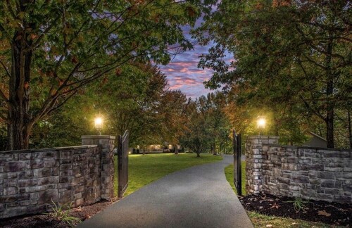 Lakefront Luxury on Lake Anna - Pet Friendly