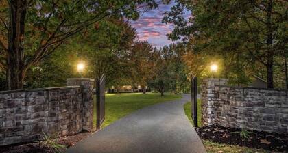 Lakefront Luxury on Lake Anna - Pet Friendly