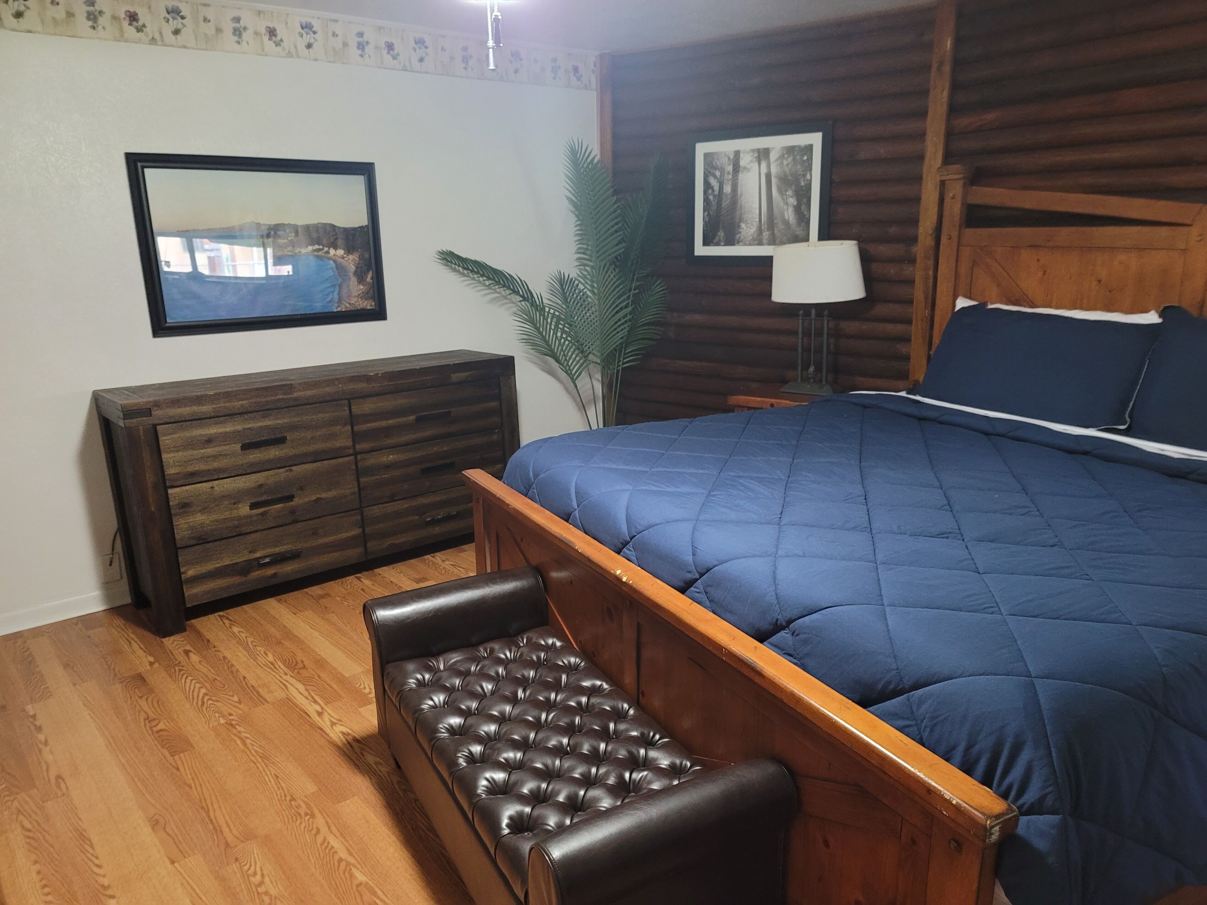 Strykjärn/strykbräda, wi-fi och sängkläder