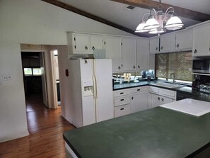 Private kitchen - Serene 3-bedroom country Lakefront house  in charming Trinity with AC (Trinity)