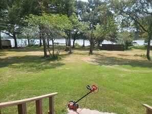 Property grounds - Serene 3-bedroom country Lakefront house  in charming Trinity with AC (Trinity)