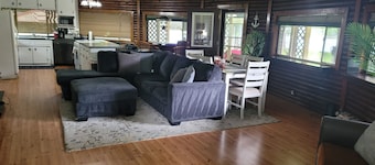Serene 3-bedroom country Lakefront house  in charming Trinity with AC