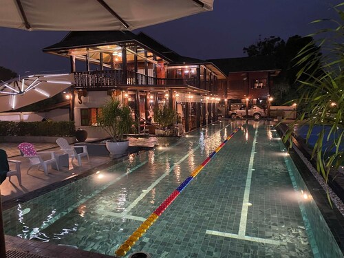 Elephant House and Pool Villas #4, 1-bedroom king size bed villa with AC