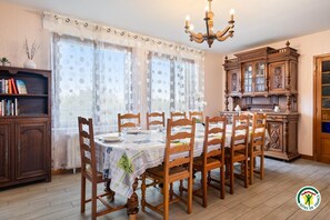 Dining - Gîtes de France® - Villa des Champs (VILLERS SOUS FOUCARMONT)