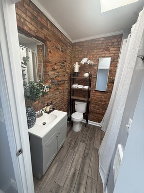 Toallas, jabón, papel de baño