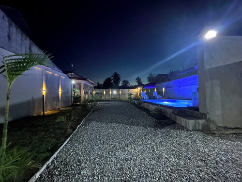 Casa B. Pasco  Dauin , Guesthouse /Resort  Beach and amenity's  walking distance