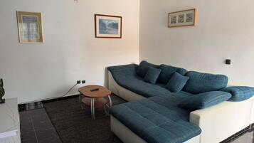 Comfort Apartment, Balcony | Living area