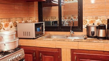 Comfort Apartment, Balcony | Private kitchen | Full-sized fridge, microwave, oven, cookware/dishes/utensils