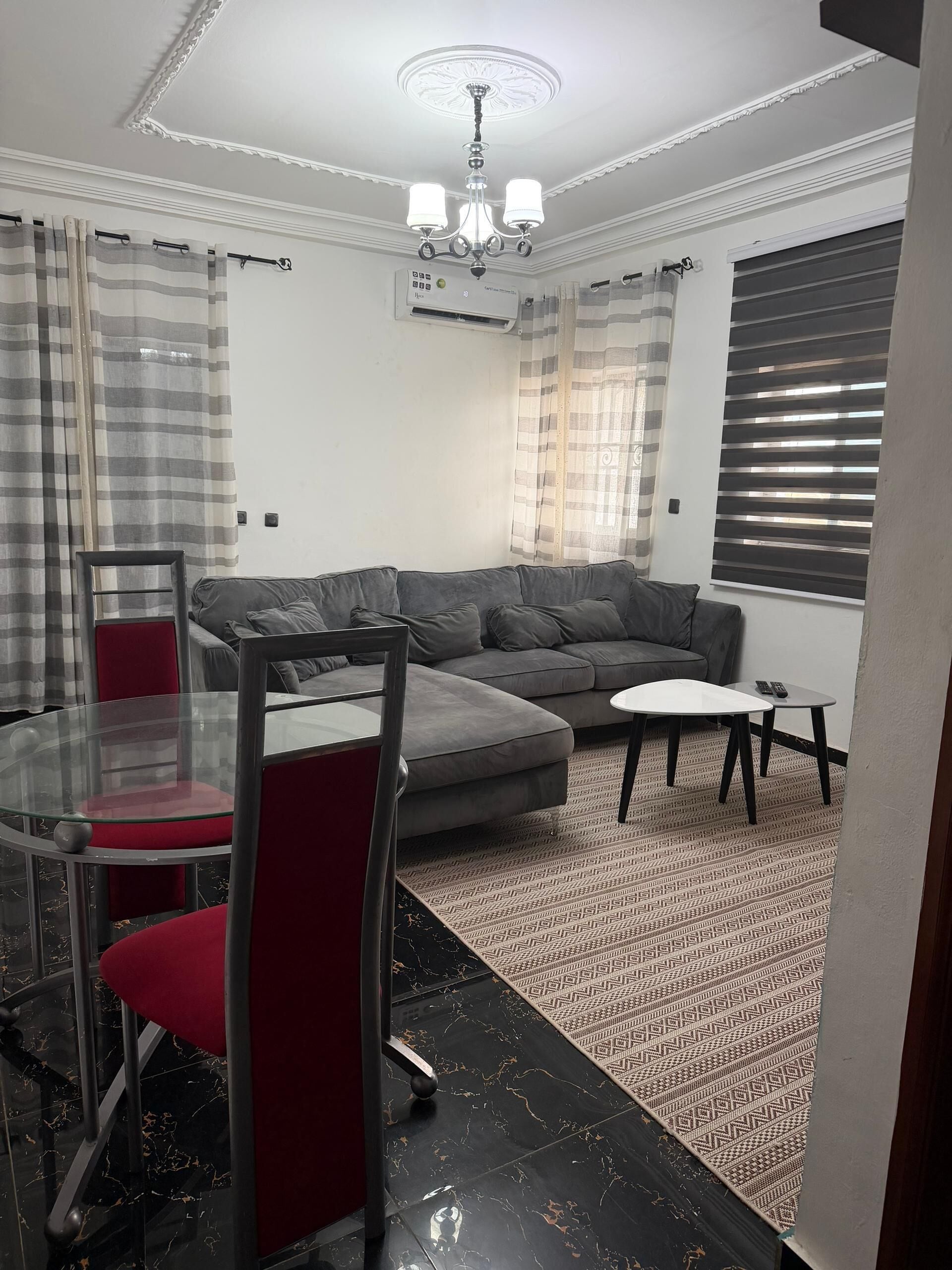 Appartement Deluxe, balcon, vue ville | Coin séjour | TV connectée de 40 pouces avec chaînes par satellite, Netflix