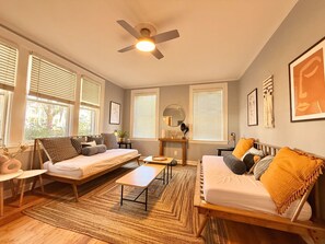 1 bedroom, iron/ironing board, Internet, bed sheets - Stylish Starland Retreat • Walk to Cafés & Bars (Savannah)