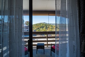 Interior - Sunset Lover - Breathtaking Balcony Views, Sleeps 4, 15 Minutes Walk to Downtown (Gatlinburg)