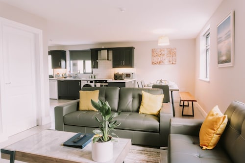 Riverdale Stay in Sligo Close to Town, Heated Floors