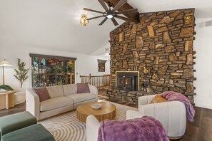 TV, fireplace, offices - Dragonfly Landing on Beaver Lake, w/ lake access at hot tub (Rogers)