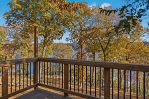 Property grounds - Dragonfly Landing on Beaver Lake, w/ lake access at hot tub (Rogers)