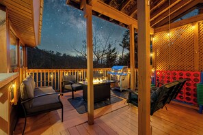 Terrace/patio - Hot tub, Sleeps 11, Near Dollywood, Pet-friendly (Sevierville)
