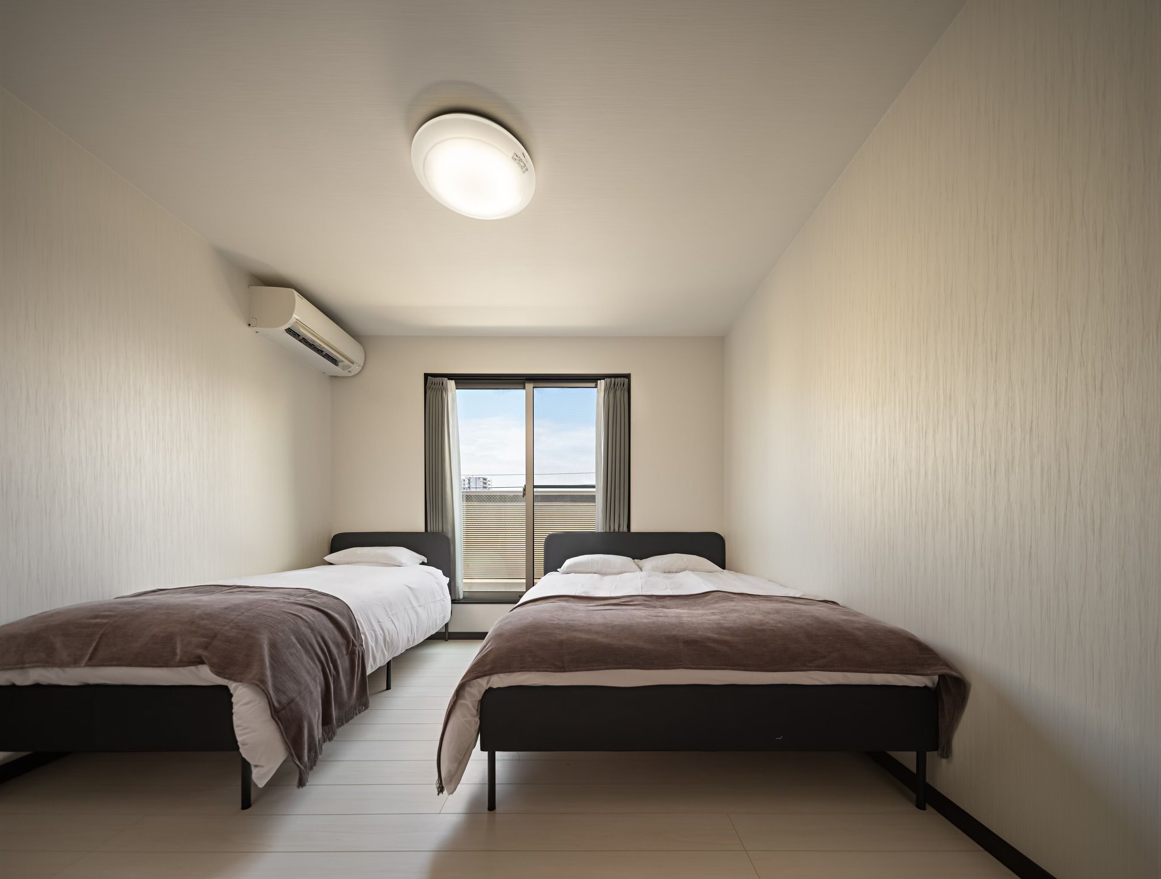 4 bedrooms, iron/ironing board, travel crib, free WiFi