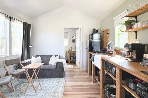 Cabin Near Brownwood w/ Grill, Firepit & Work Desk