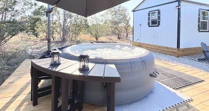 Cabin Near Brownwood w/ Grill, Firepit & Work Desk