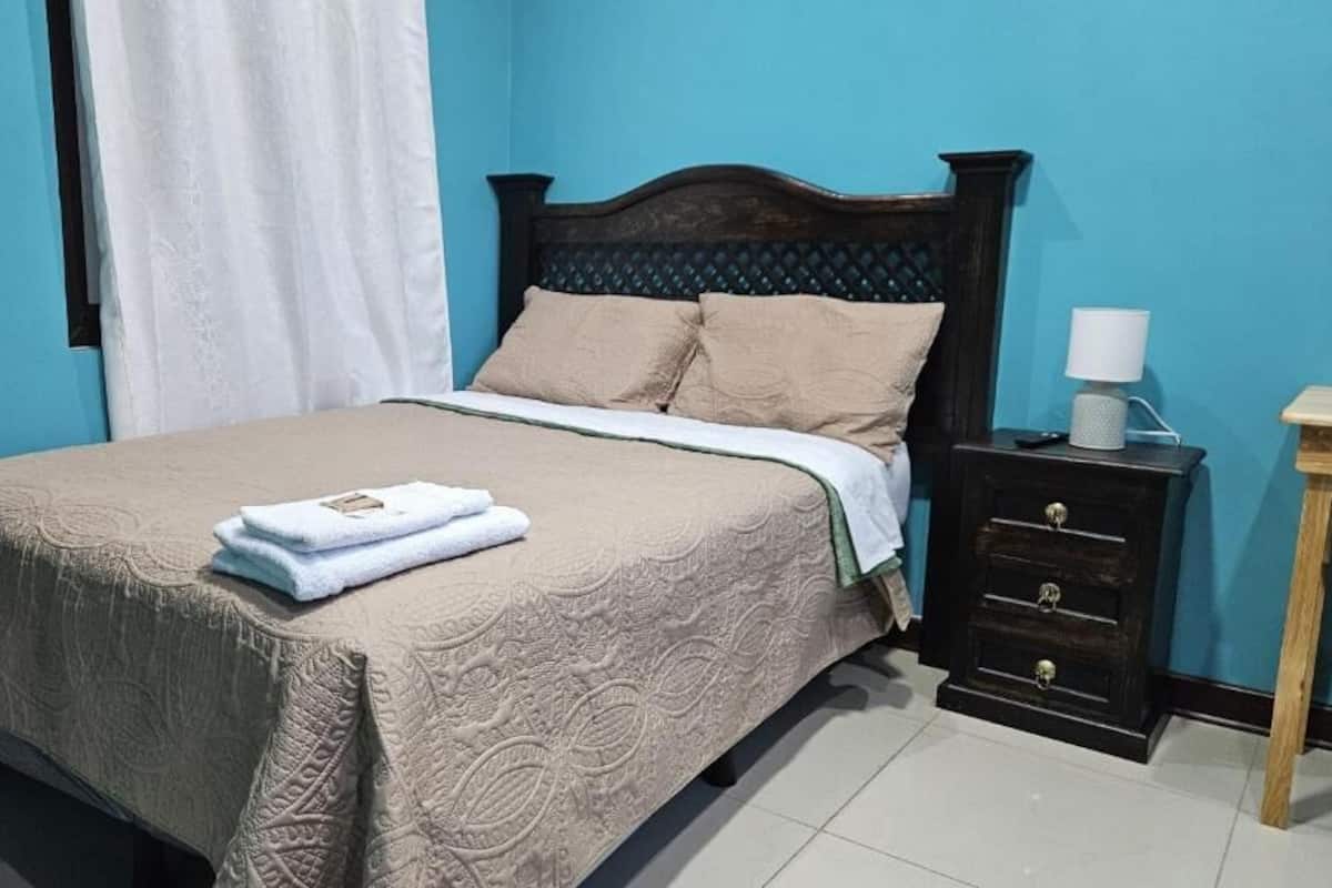 Doppel- oder Zweibettzimmer, Seeblick | Schreibtisch, laptopgeeigneter Arbeitsplatz, kostenloses WLAN