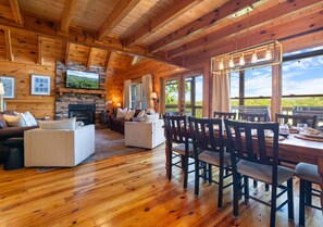 Una Smart TV, una chimenea