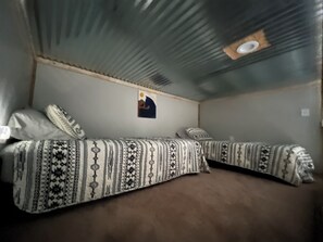 WiFi, bed sheets - The Bunkhouse at 5C Red Barn, LLC (Wytheville)