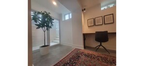 Interior - Cozy Studio in excellent Washington with AC (Washington)