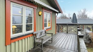A building with a wooden deck, a bench, and a lamp. - 2 bedroom beautiful apartment in åre (Åre)