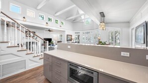 A spacious kitchen with a large island, built-in oven, and modern cabinetry. - Sunshine, Seaside and Nobellah's Retreat/ Pet Friendly/ 4 Bikes (Santa Rosa Beach)