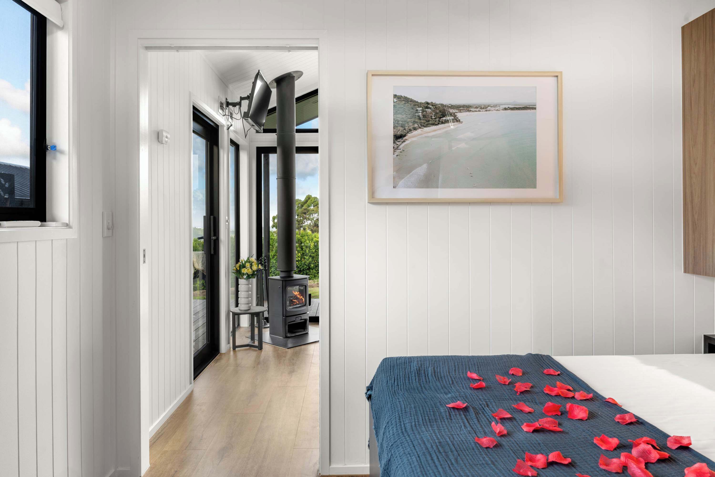 Iron/ironing board, travel cot, WiFi, bed sheets