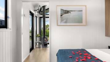 Iron/ironing board, travel cot, WiFi, bed sheets