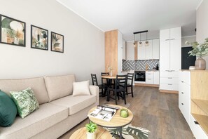 Una televisión, una oficina