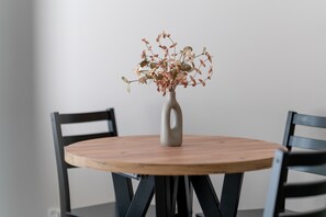 Dining - Sunny Apartment | Terrace | Parking | Close to Airport (Poznań)