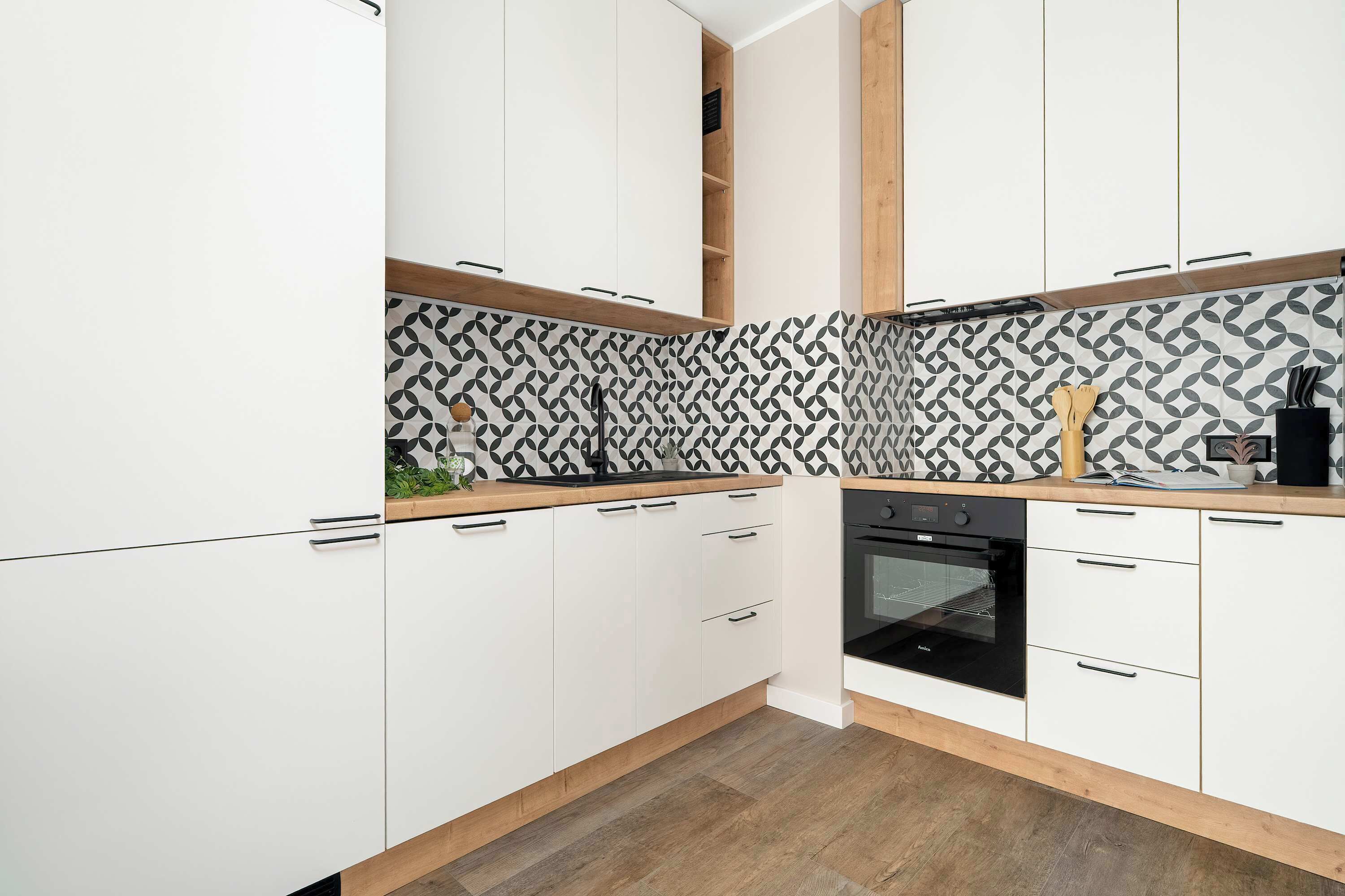 Fridge, oven, stovetop, dishwasher