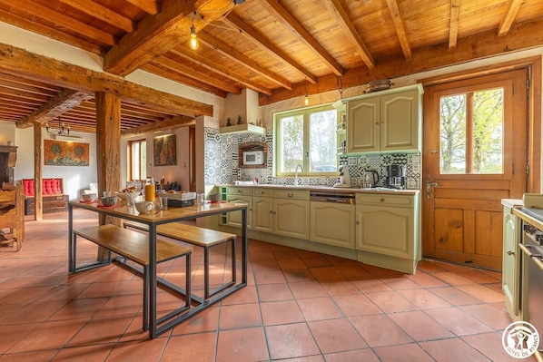 Réfrigérateur, micro-ondes, four, lave-vaisselle