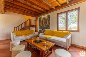 Télévision, cheminée