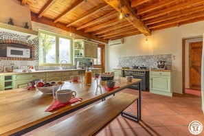 Coffee/tea maker, fridge, microwave, oven - Domaine la république - LEZOUX (LEZOUX)