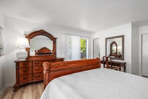 Desk, iron/ironing board, WiFi, bed sheets